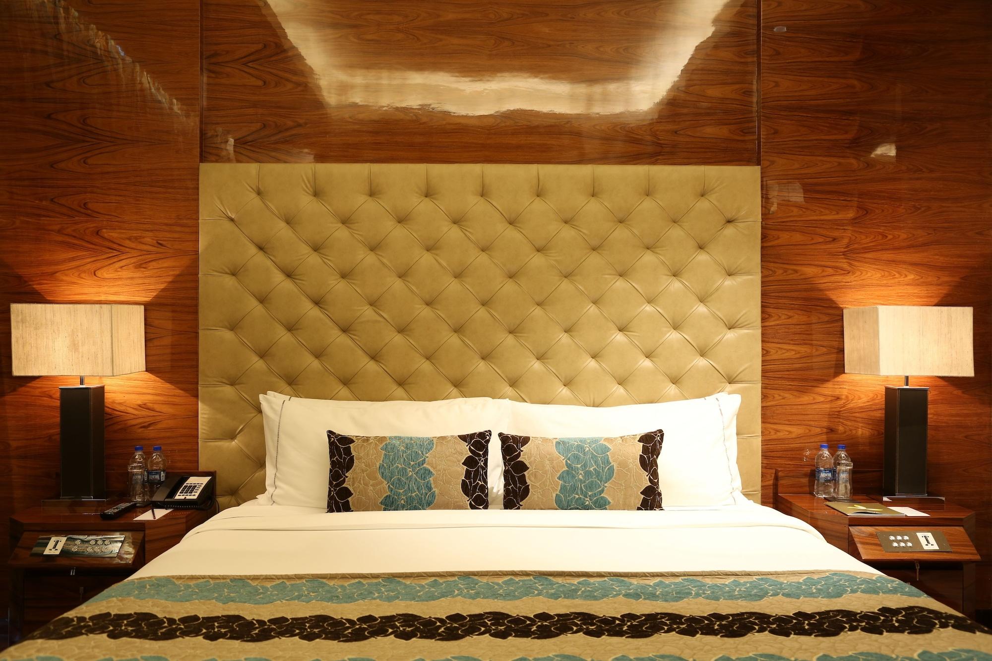 גורגאון Taj City Centre Gurugram מראה חיצוני תמונה A bedroom at the Taj Bengal