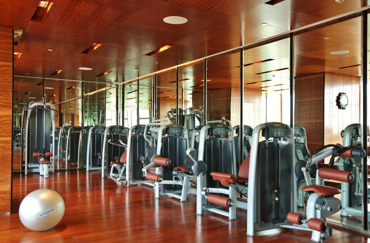גורגאון Taj City Centre Gurugram מראה חיצוני תמונה The gym at the Ritz-Carlton, Singapore