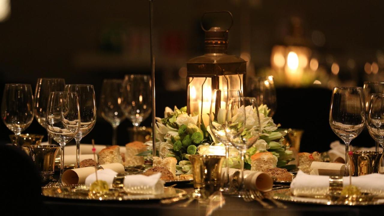 גורגאון Taj City Centre Gurugram מראה חיצוני תמונה A table set for a formal dinner
