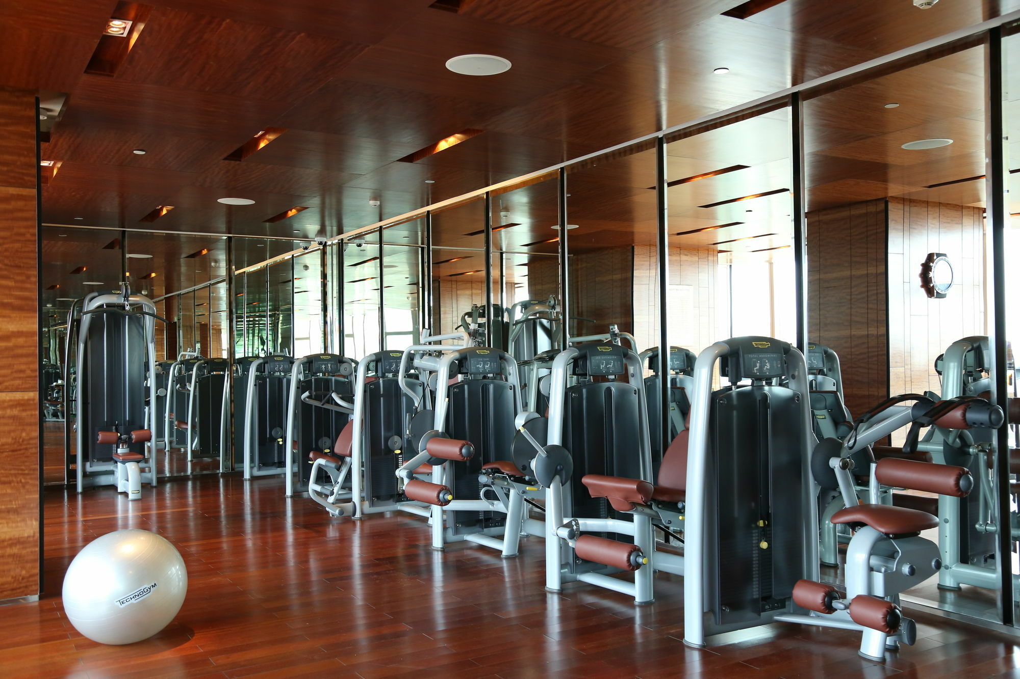 גורגאון Taj City Centre Gurugram מראה חיצוני תמונה The gym at the 1018