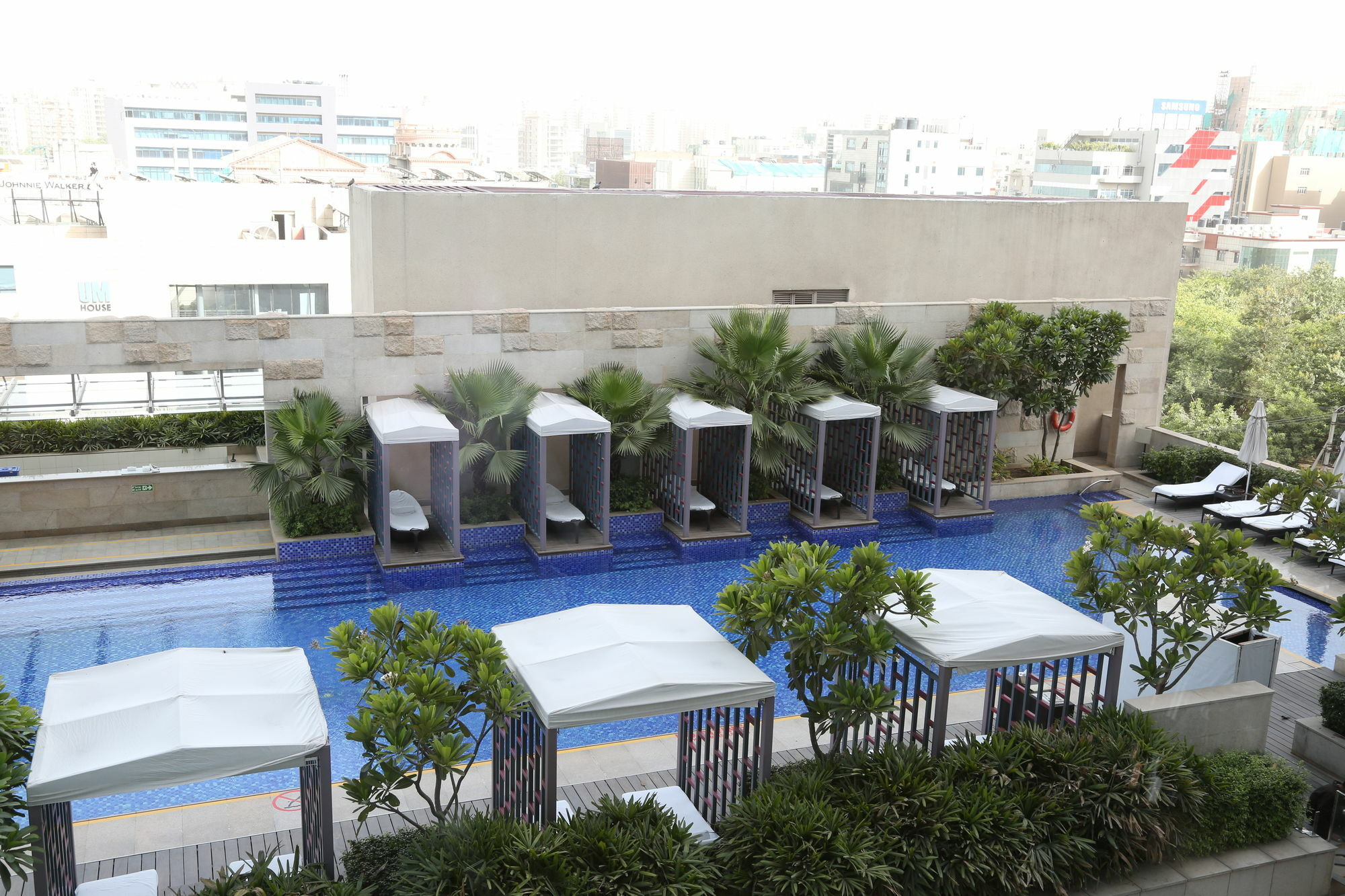 גורגאון Taj City Centre Gurugram מראה חיצוני תמונה The pool at the hotel