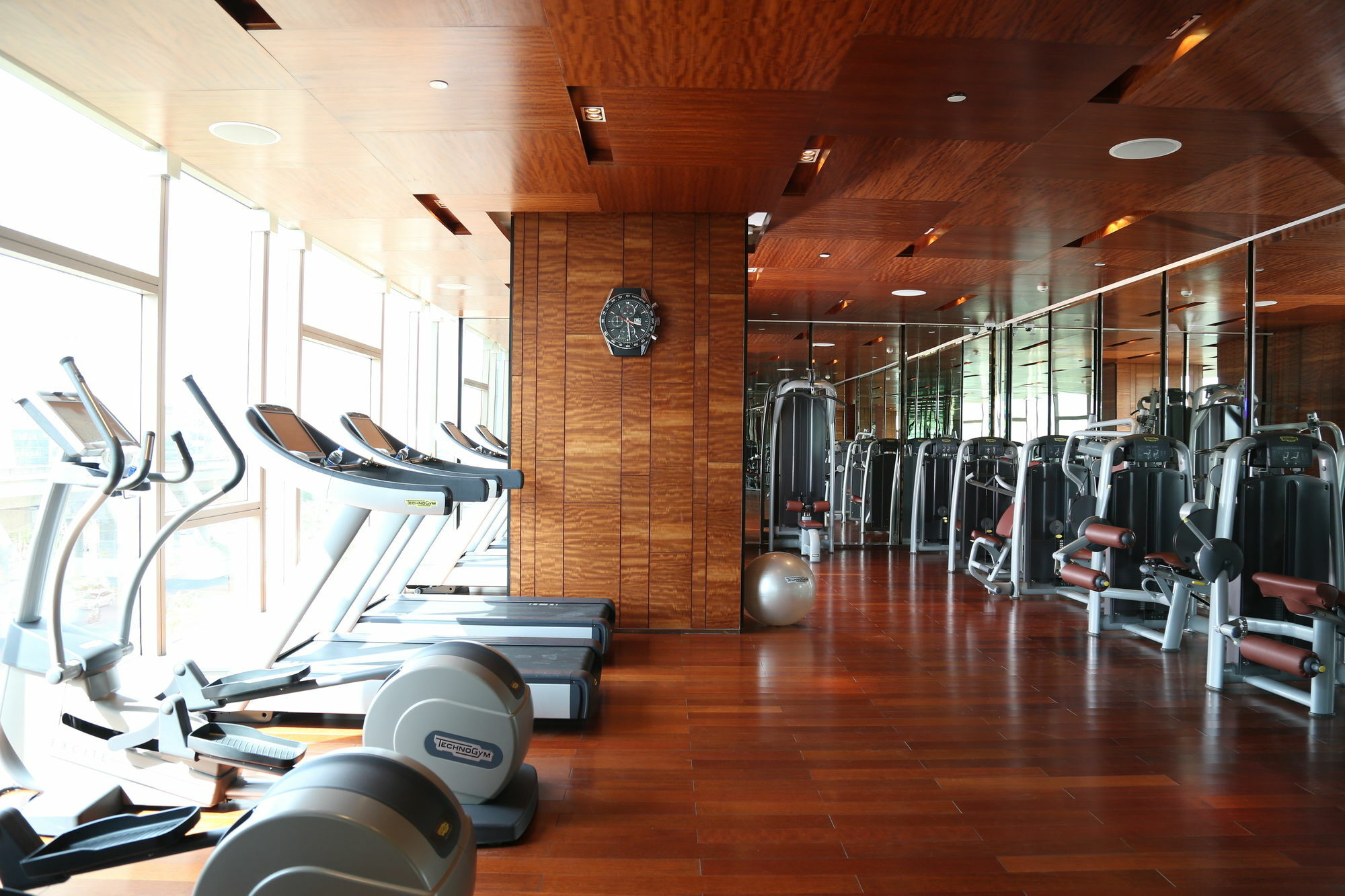 גורגאון Taj City Centre Gurugram מראה חיצוני תמונה The gym at the 101 Tower