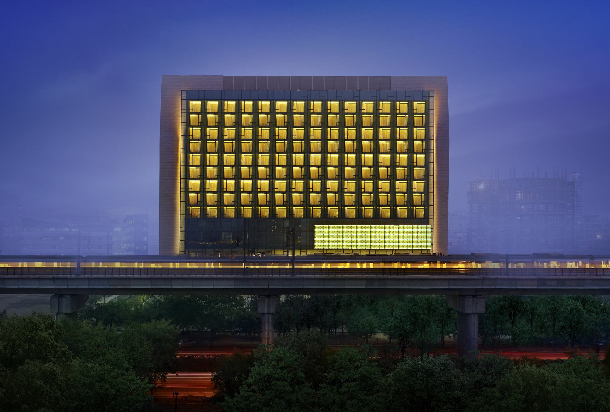 גורגאון Taj City Centre Gurugram מראה חיצוני תמונה The hotel at night