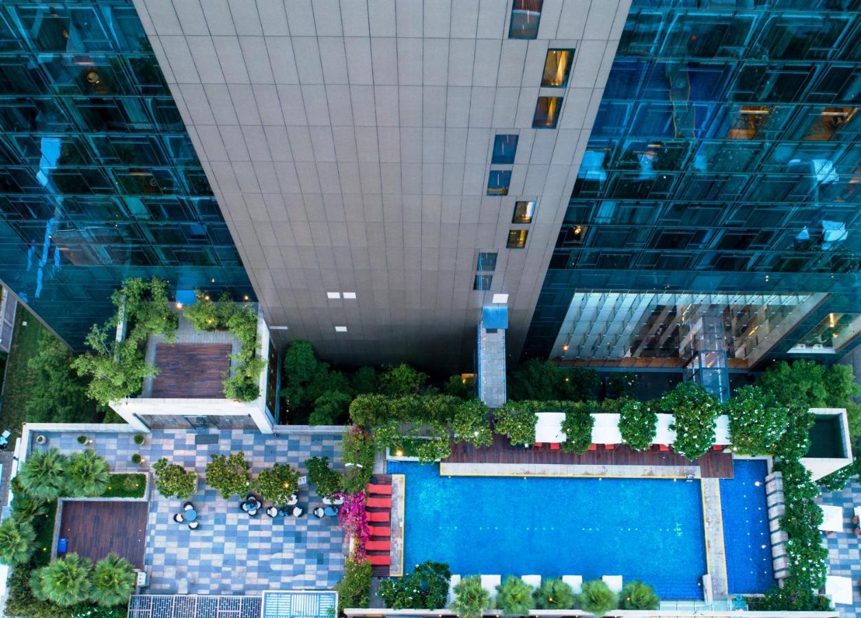 גורגאון Taj City Centre Gurugram מראה חיצוני תמונה The swimming pool at the hotel
